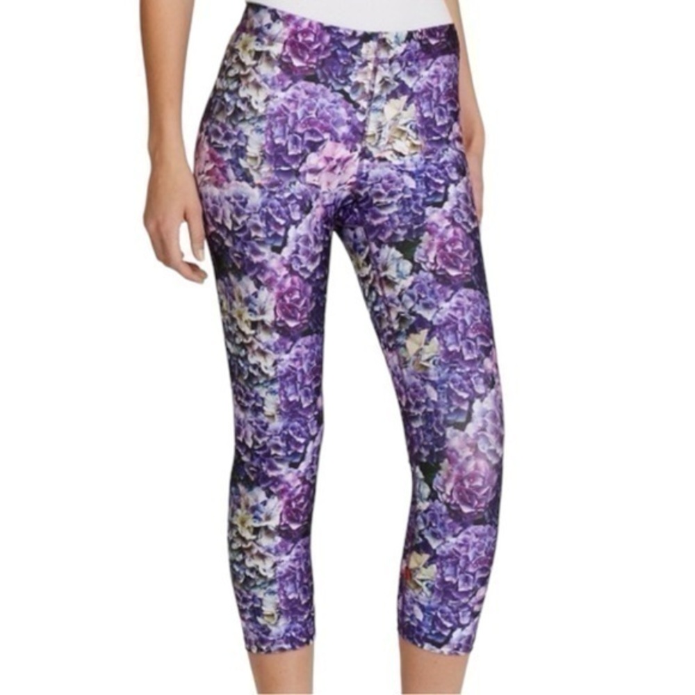Zara Terez Women’s Size S Purple Hydrangea Blossom Floral Capri Cropped Leggings